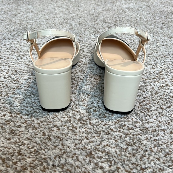 Nine West Cap Toe Slingback Pumps size 7 - Picture 4 of 8